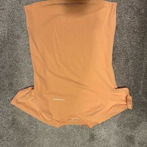 Alphalete Performance Fit Tee in Peach